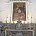 ...mentre dietro domina il settecentesco dipinto di Paolo de Matteis che riproduce la Vergine, affiancata sulla destra da un San Giacomo vestito di rosso